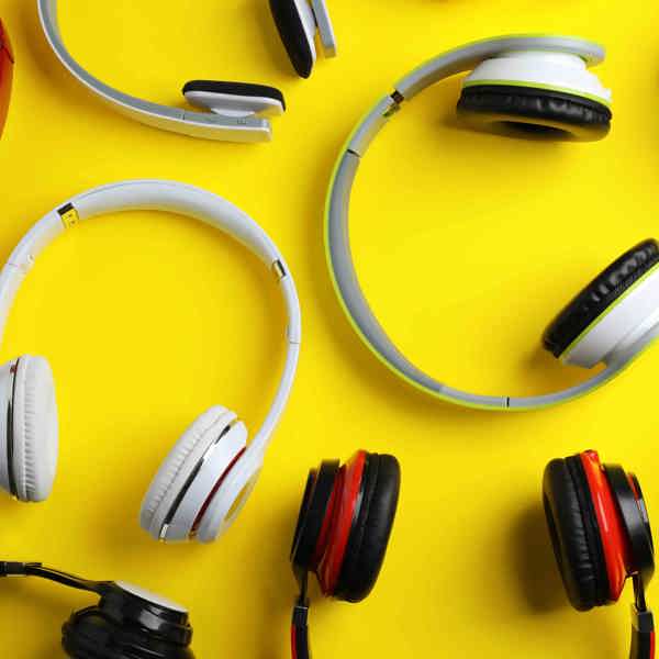 podcast-ep7-yellow-headphones-article
